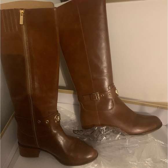 Michael Kors Heather Boots - Picture 2 of 5